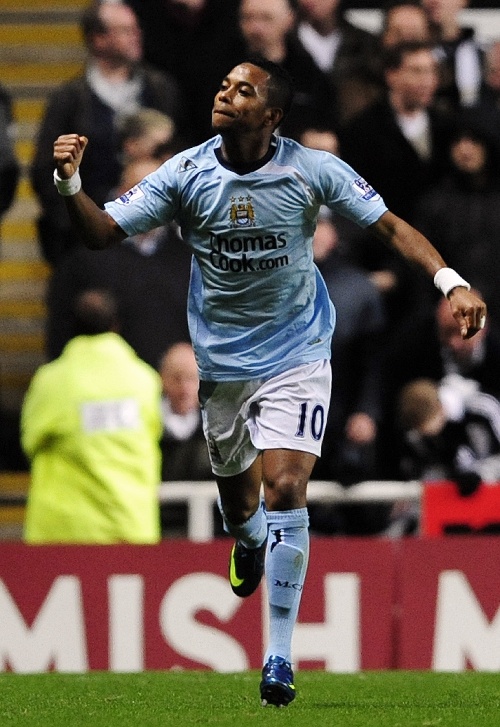 首夺年度最佳！登贝莱：努力终有回报，希望明年能再赢一次（首次加冕年度最佳！登贝莱：付出终见回报，盼明年再度夺魁）