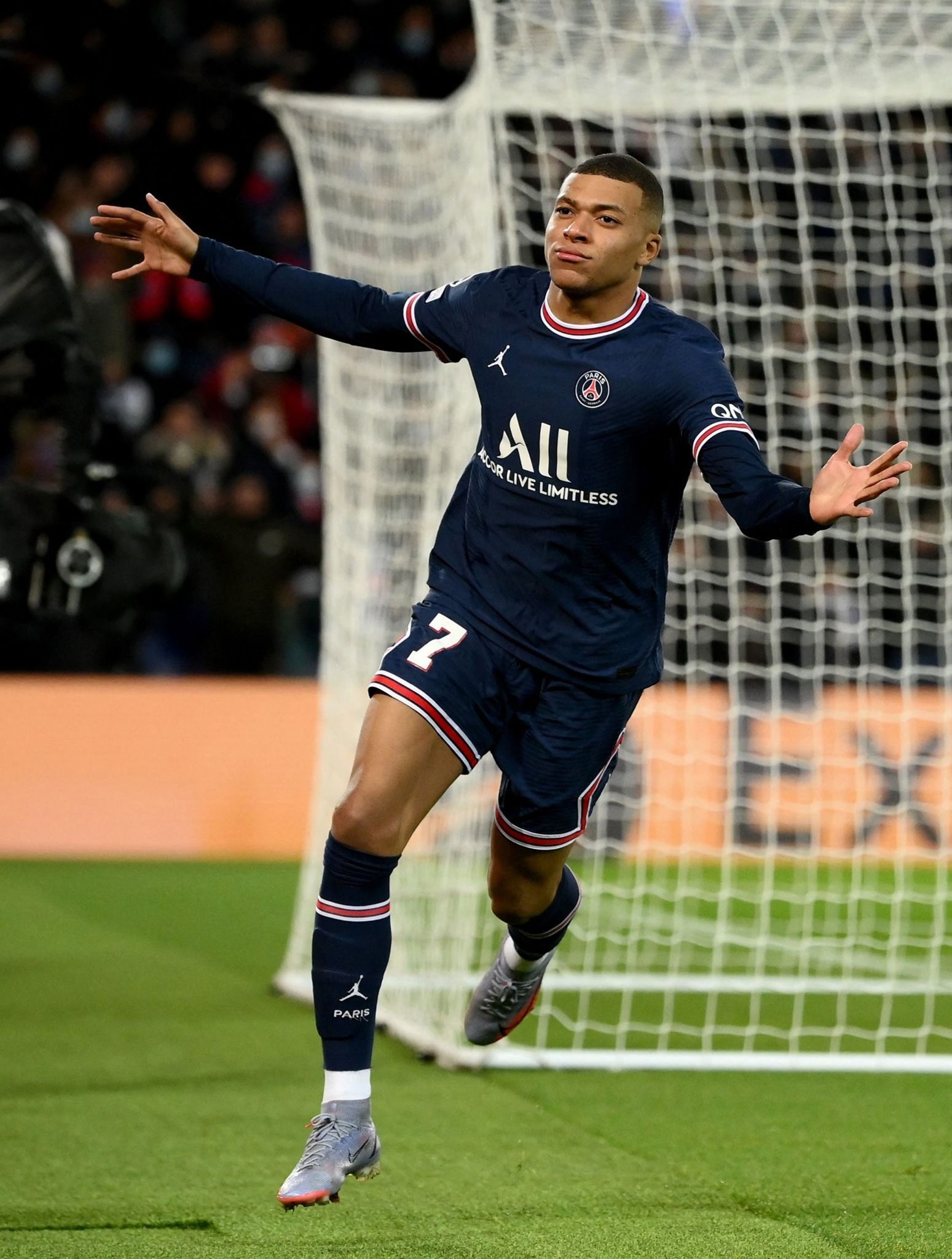 卡拉巴赫过去7次面对英超球队全部失利，且有6场被零封（卡拉巴赫近7次对阵英超球队全败，6场未进球）