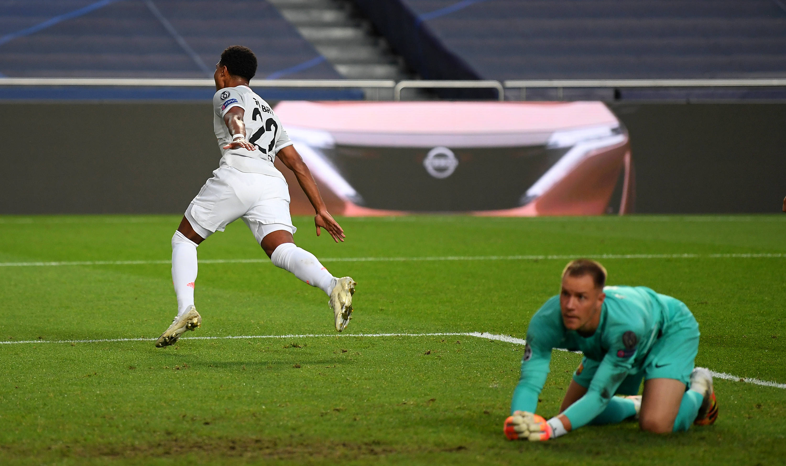 莫雷托：药厂不愿把格里马尔多卖给拜仁，球员也倾向回西班牙