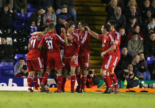 镜报：曼联100英镑开放球迷参观卡灵顿新基地，可进入更衣室