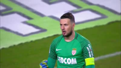 博主：下赛季无缘英博的拉布亚德今日回到基地，将参与训练