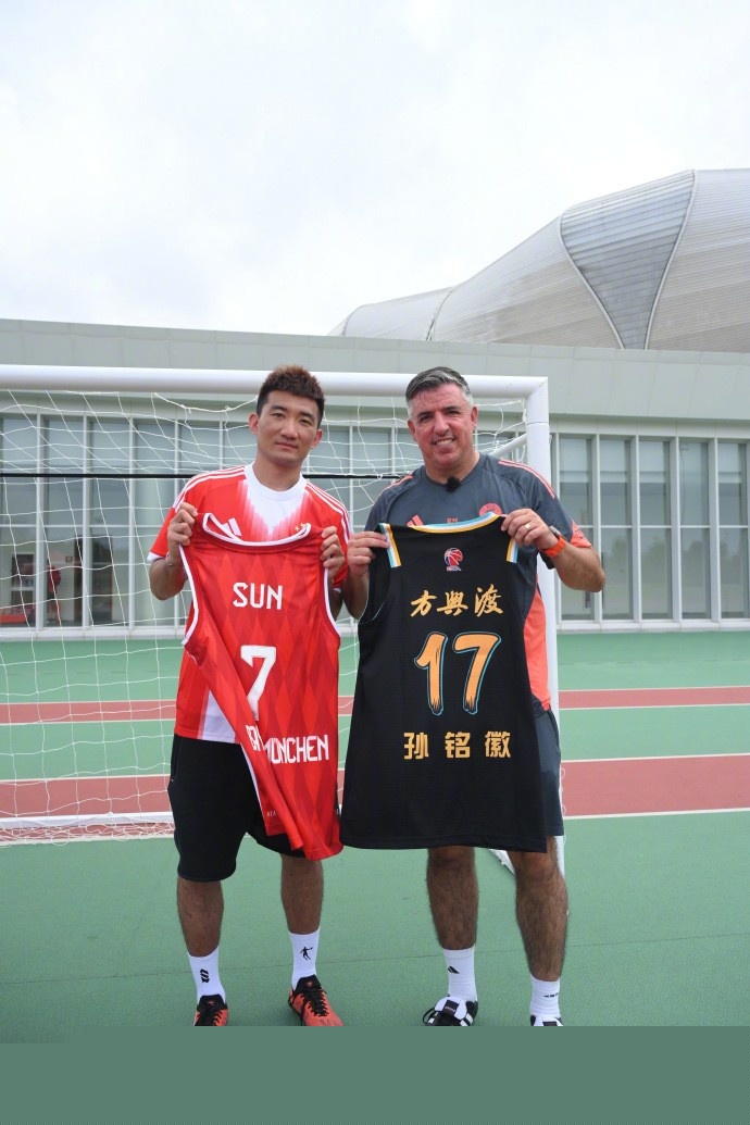 默森：斯凯利在防守时走神了，不过卡尔的进球确实精彩绝伦