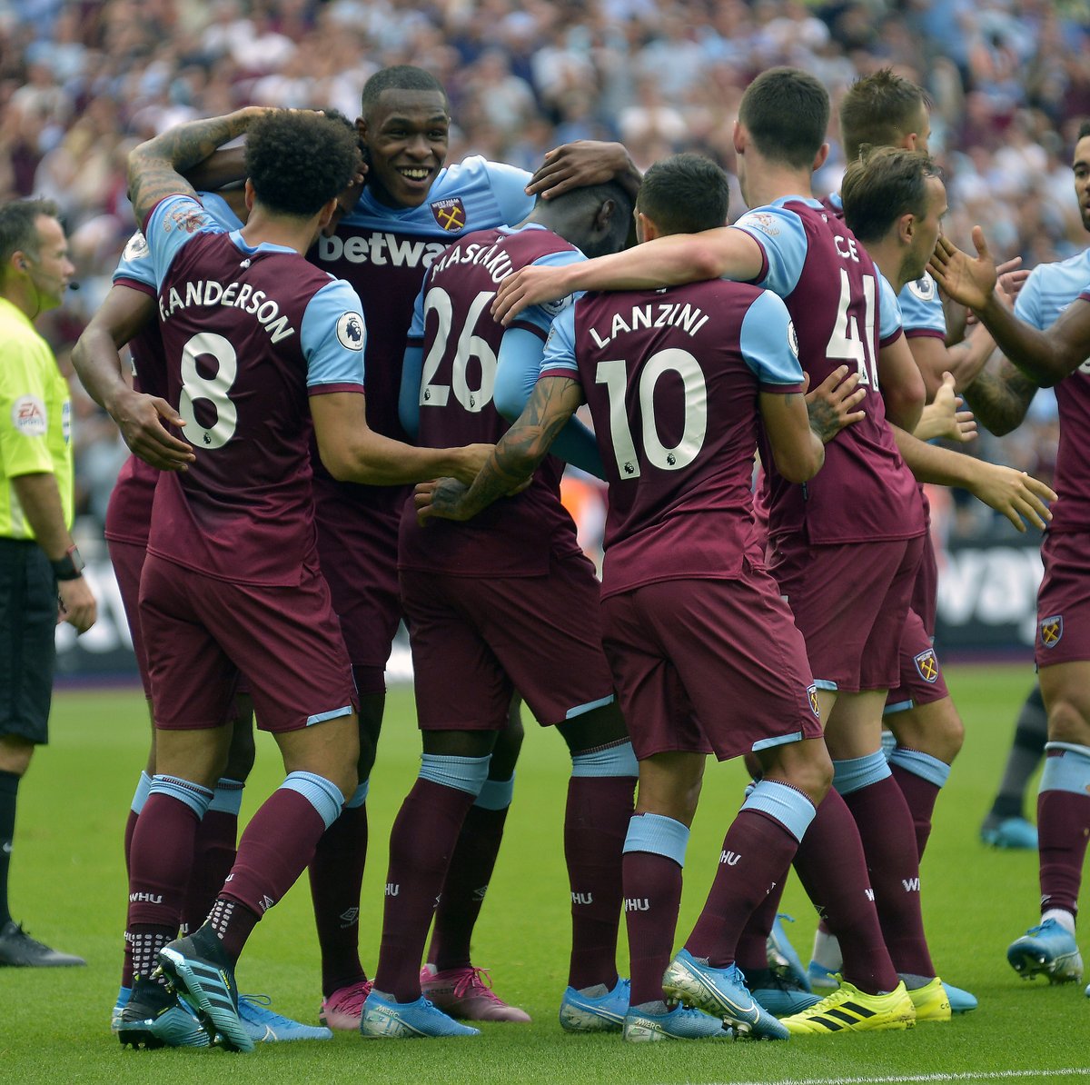 穆斯利奇：杜塞尔多夫实力远超目前排名；球队每天都付出全部