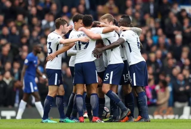 76人加时123-114力克雄鹿，马克西狂轰54分带队送雄鹿三连败