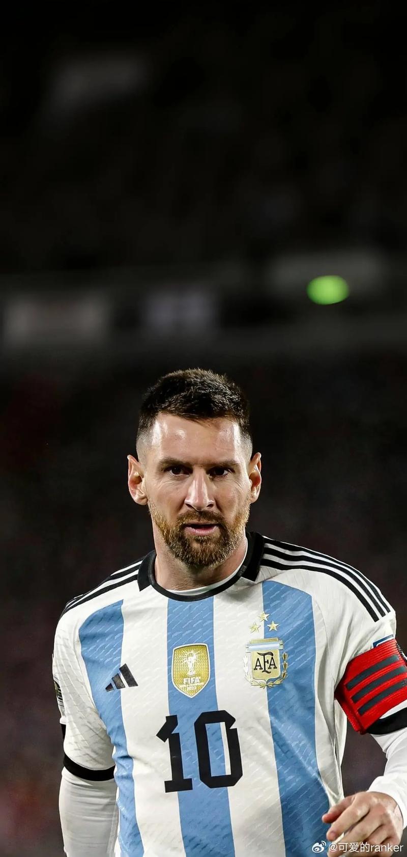 欧冠进球榜更新：莱万连续进球,（欧冠射手榜最新：莱万连场破门）