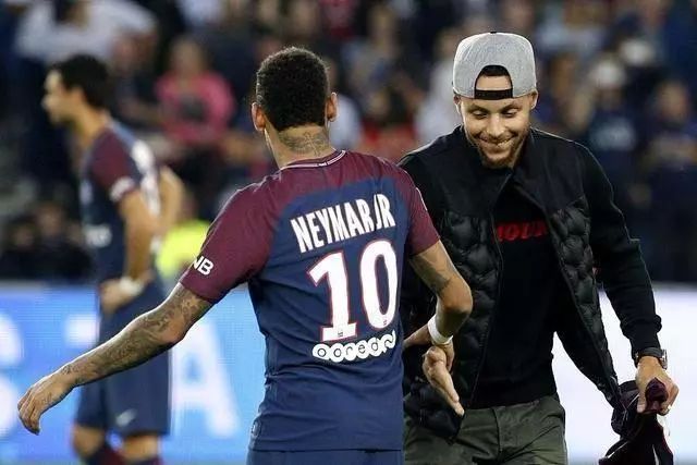 状态火热！布伦森半场13中8得到23分2篮板5助攻